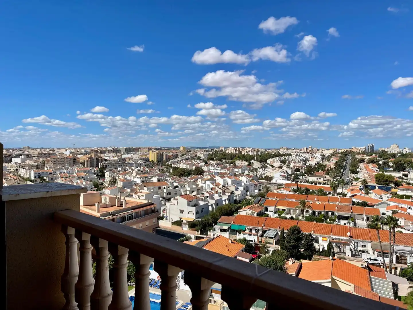 Vista exterior de Apartament en venda en Torrevieja amb Jardí privat, Terrassa i Moblat