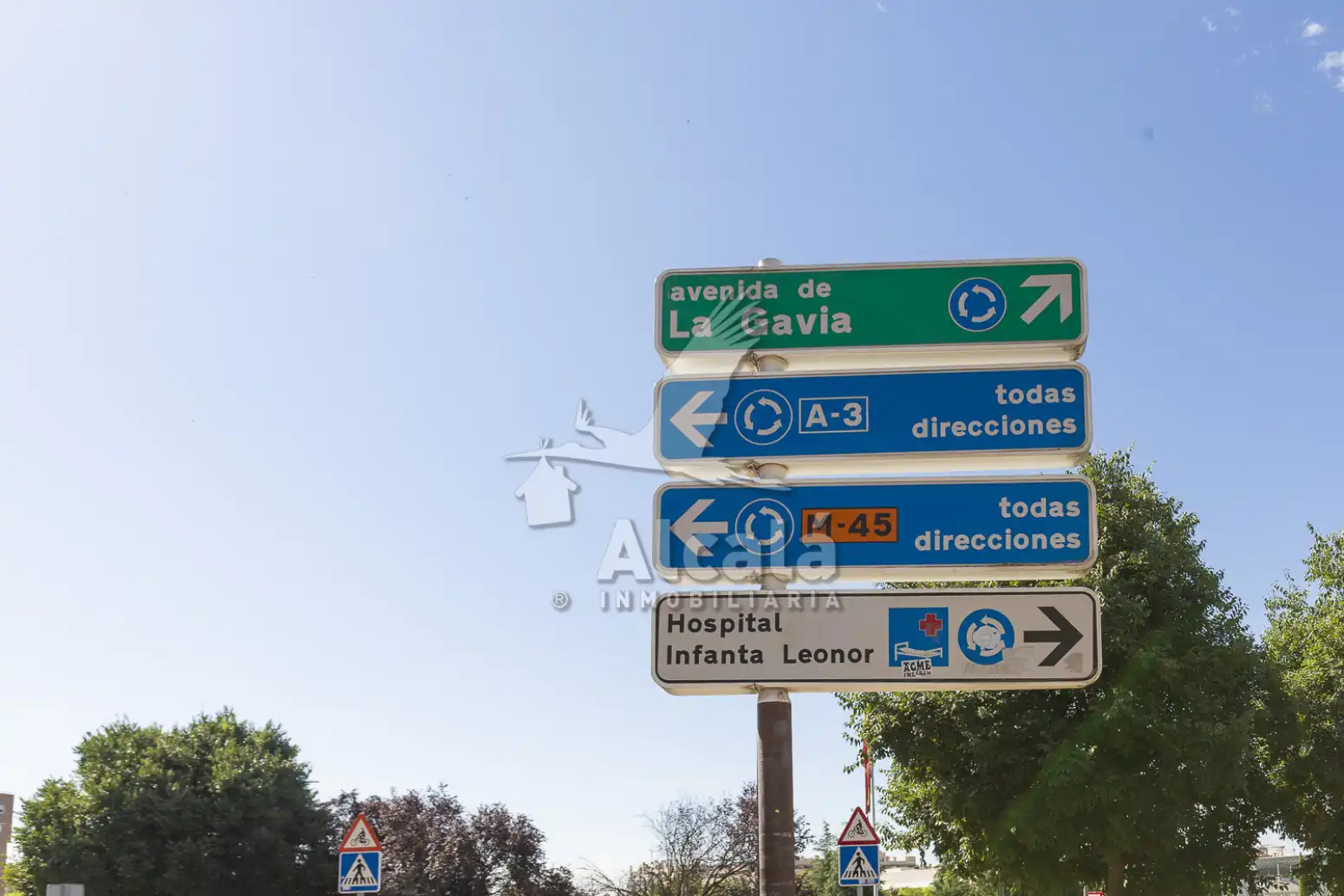 Vista exterior de Piso en venta en Madrid con Calefacción, Jardín privado y Piscina