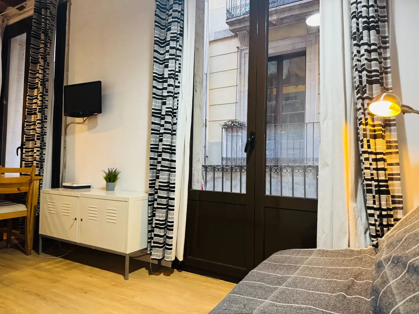 Dormitori de Estudi de lloguer en Barcelona amb Aire condicionat, Parquet i Moblat