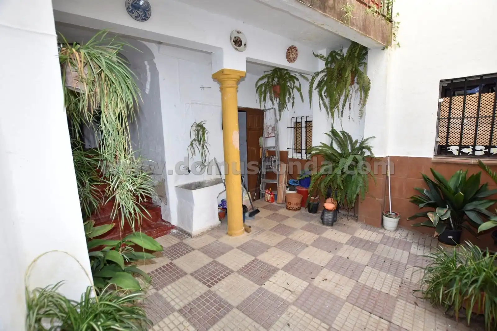 Vista exterior de Casa o xalet en venda en Ronda amb Calefacció i Balcó