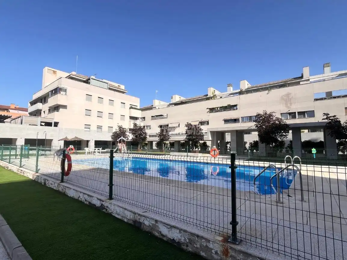 Piscina de Piso en venta en Navalcarnero con Aire acondicionado, Trastero y Piscina comunitaria