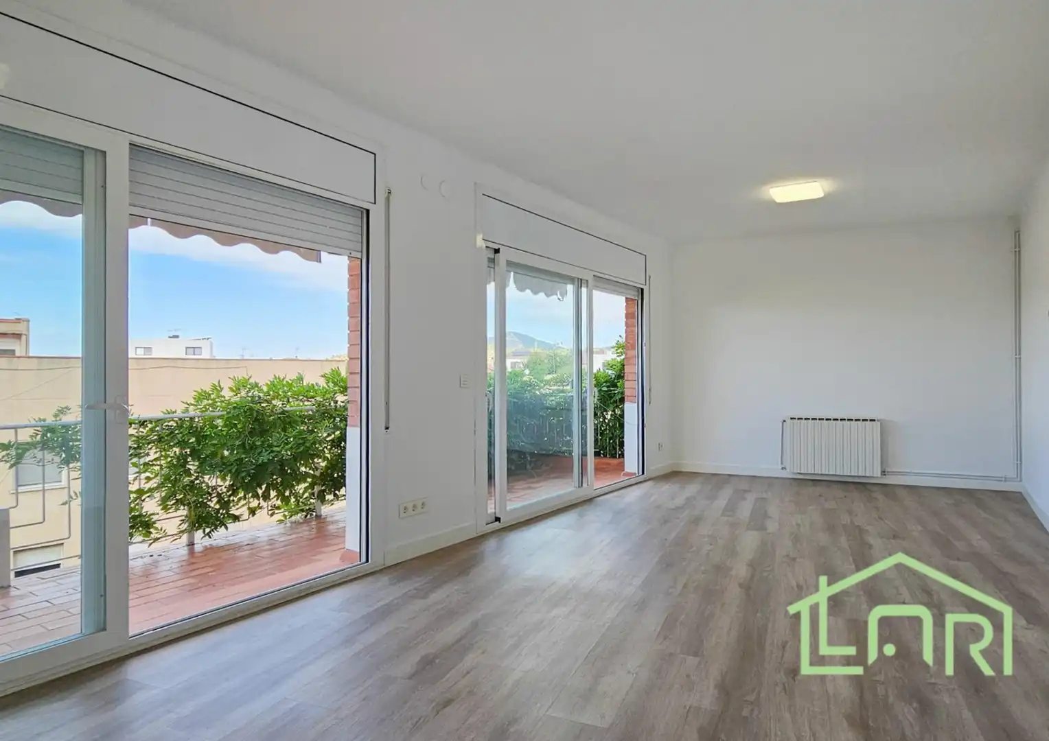 Sala d'estar de Casa o xalet en venda en Sant Just Desvern amb Calefacció, Jardí privat i Parquet