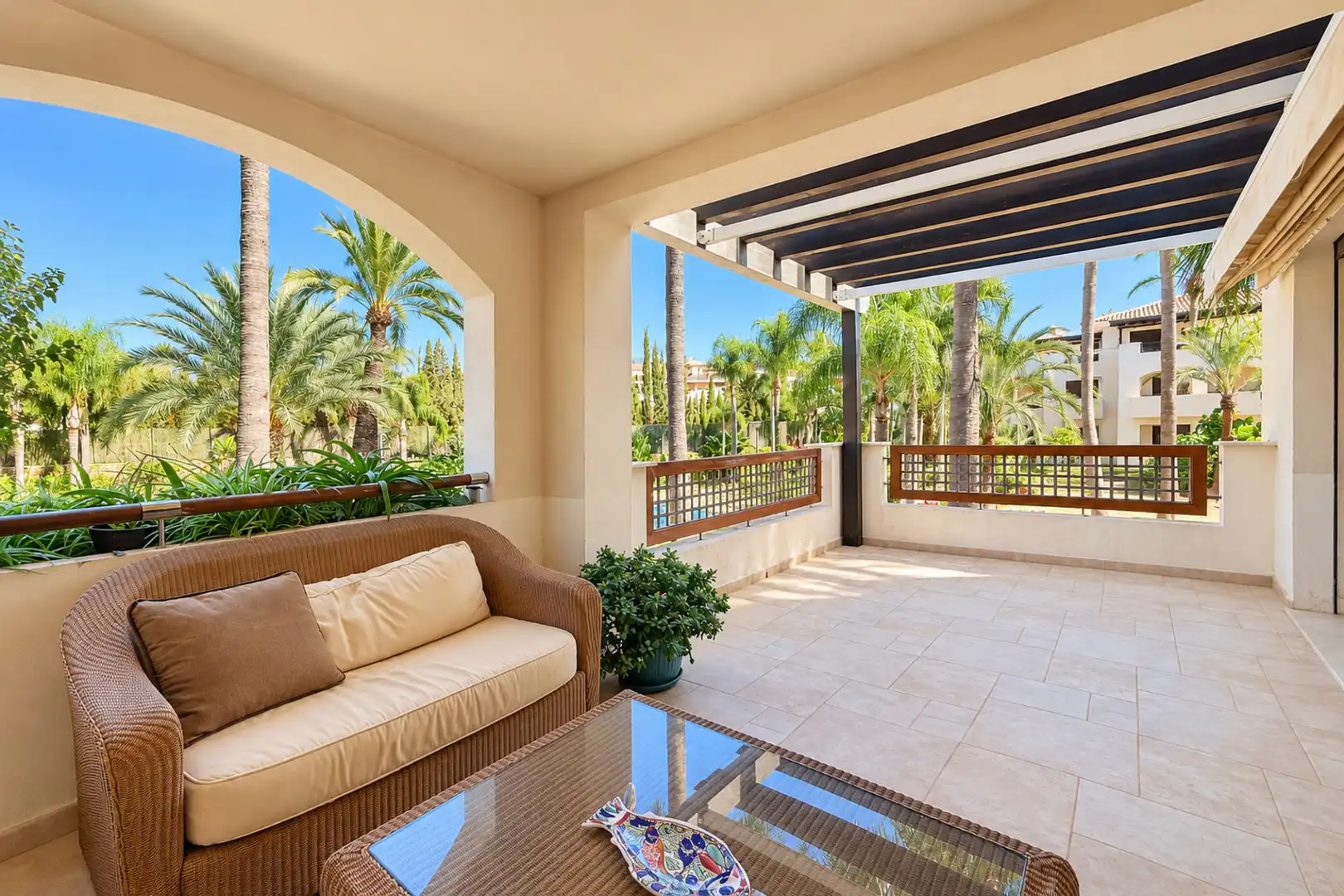 Terrasse von Wohnungen zum Verkauf in Marbella mit Klimaanlage, Terrasse und Schwimmbad