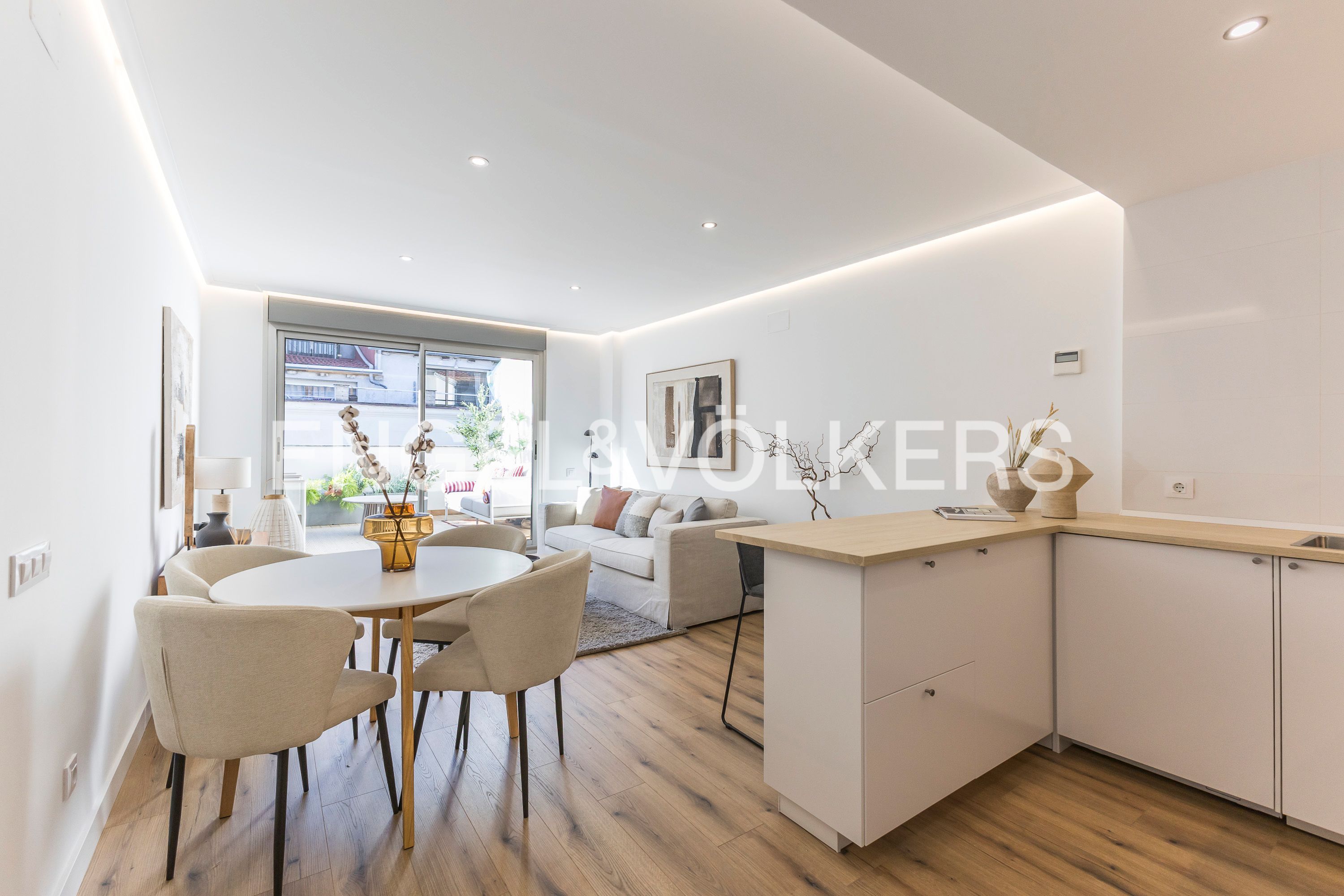 Vista exterior de Ático en venta en  Madrid Capital con Aire acondicionado, Calefacción y Terraza