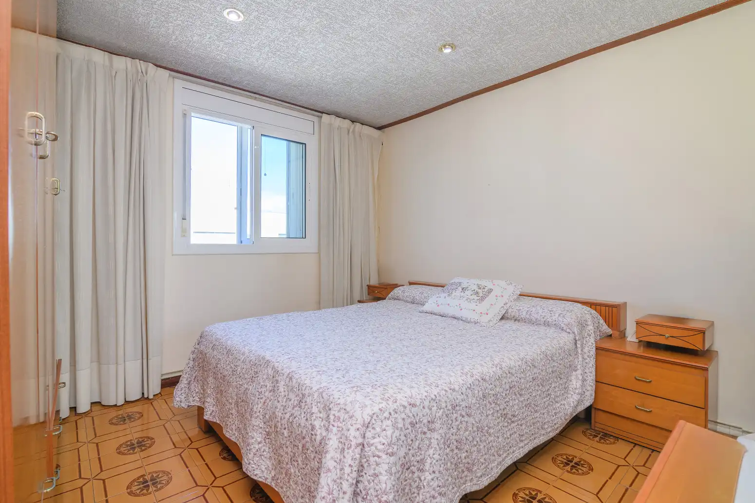 Bedroom of Flat for sale in Cornellà de Llobregat  with Air Conditioner, Heating and Storage room