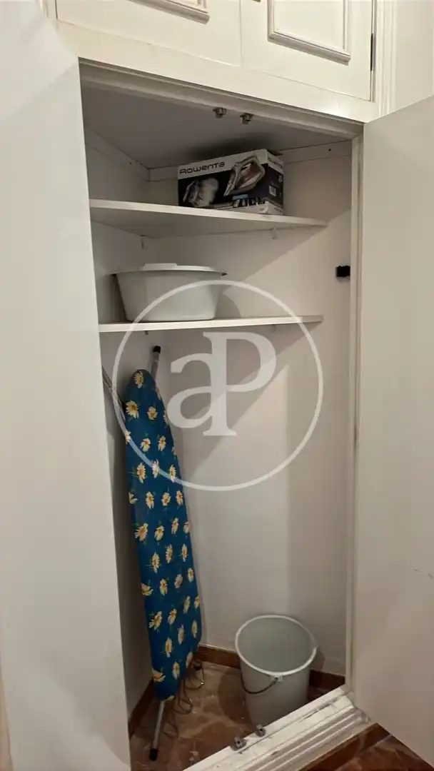 Cuina de Pis de lloguer en Valencia amb Aire condicionat, Calefacció i Moblat