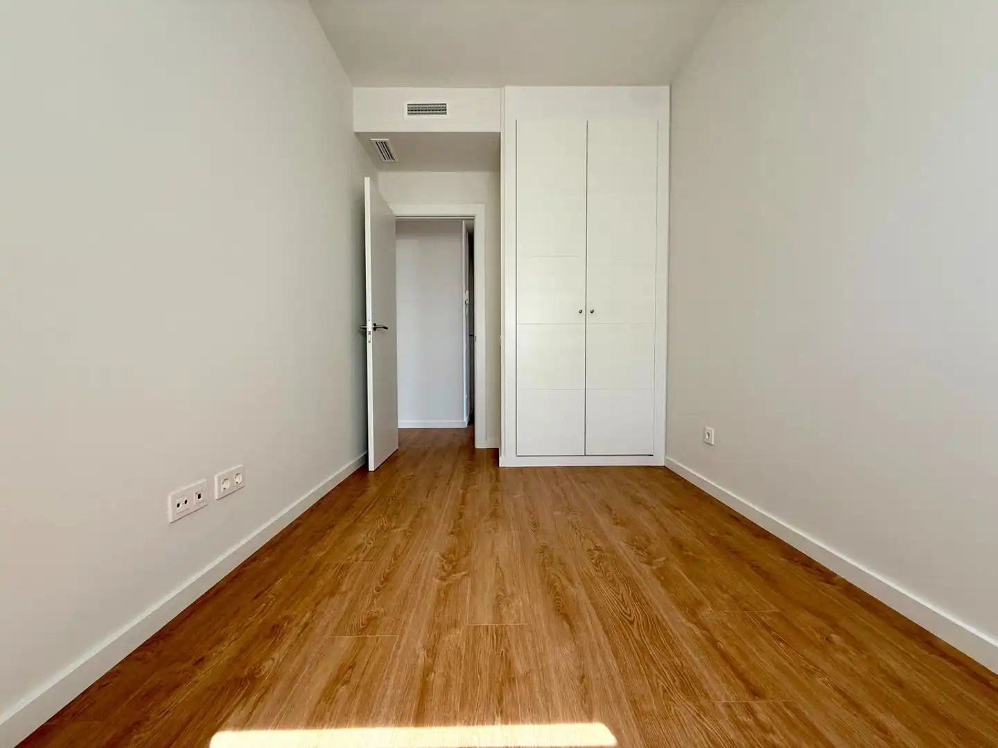 Schlafzimmer von Wohnung zur Miete in Sevilla mit Klimaanlage, Heizung und Privatgarten