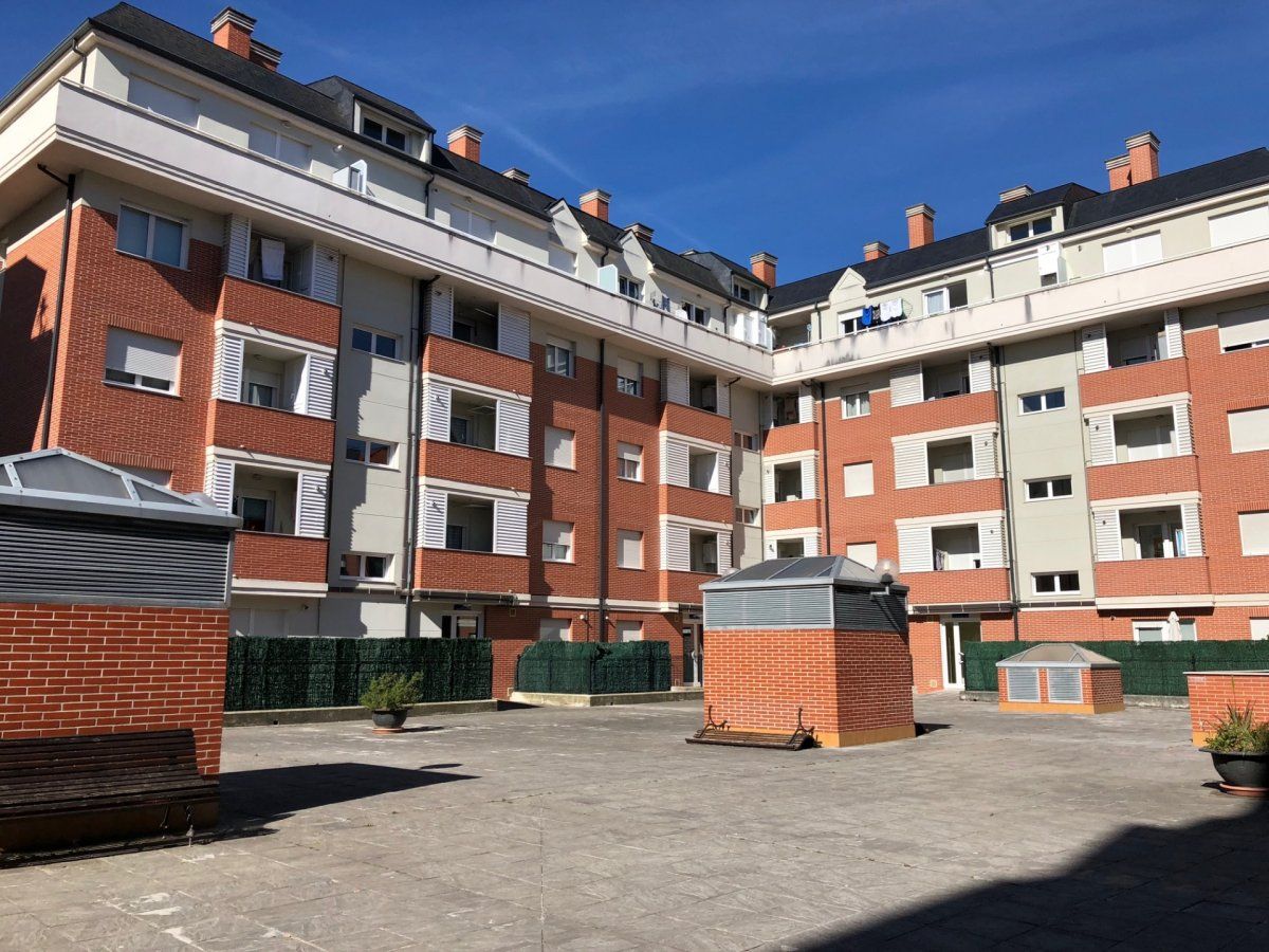 Vista exterior de Apartamento en venta en Colindres con Calefacción