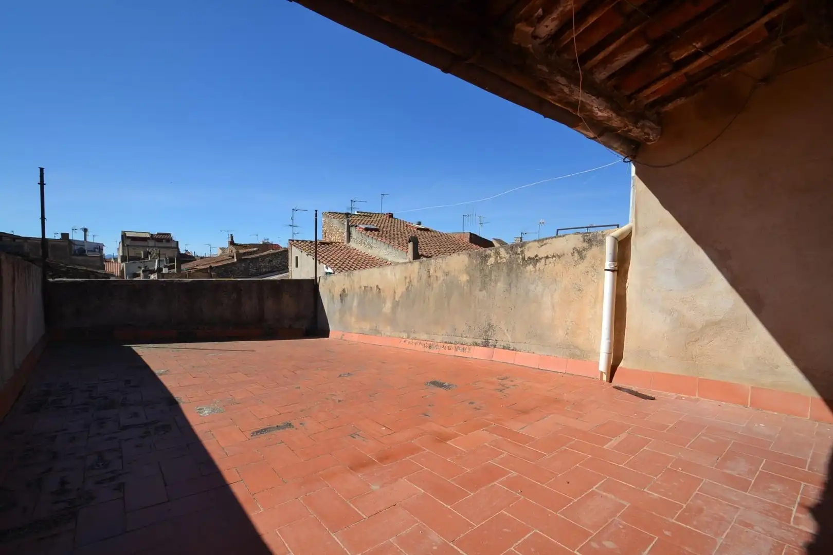 Terrasse von Einfamilien-Reihenhaus zum Verkauf in Ulldecona mit Terrasse, Abstellraum und Balkon