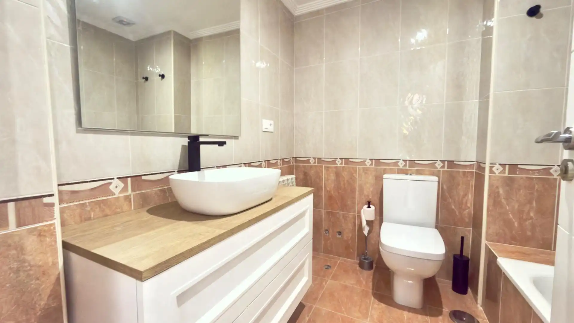 Bathroom of Flat for sale in O Carballiño    with Heating, Storage room and Furnished