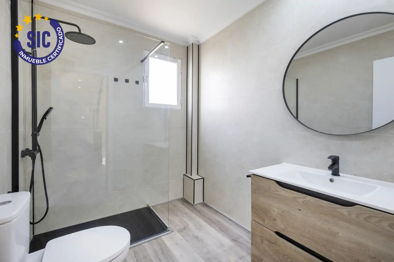 Baño de Casa adosada en venta en El Puig de Santa Maria con Aire acondicionado, Calefacción y Jardín privado