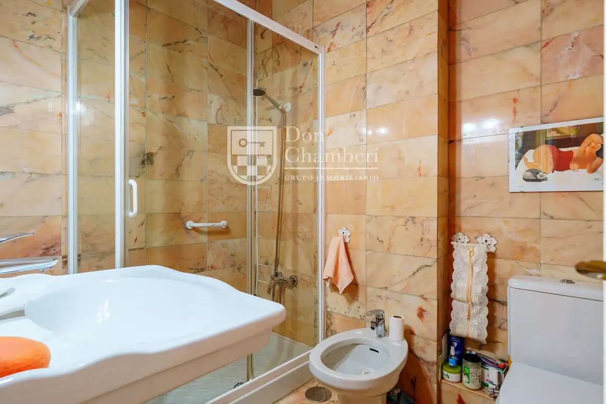 Badezimmer von Wohnung zum Verkauf in Madrid mit Klimaanlage, Heizung und Möbliert