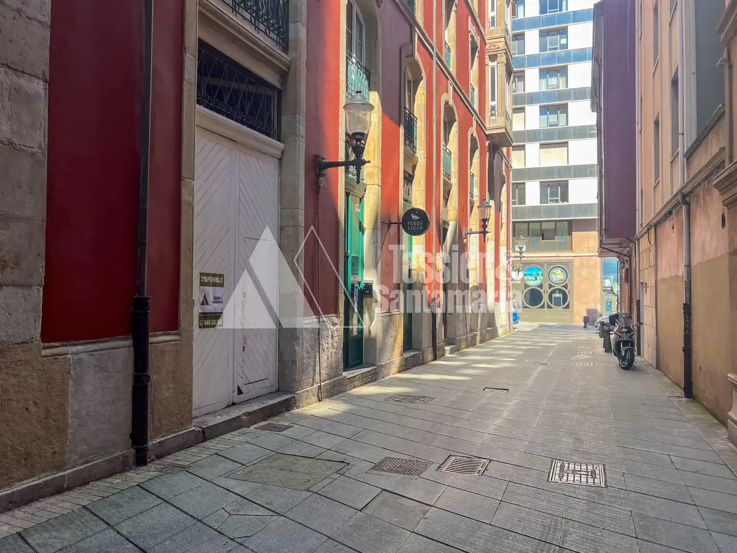Vista exterior de Local en venta en Gijón 