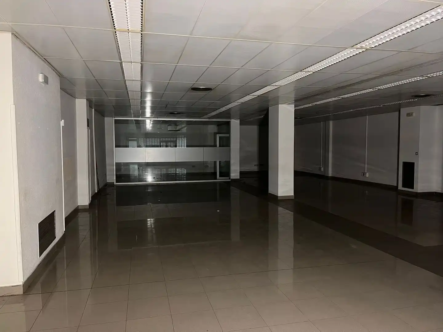 Gewerbefläche zur Miete in Calle Ample 315, imagen 2