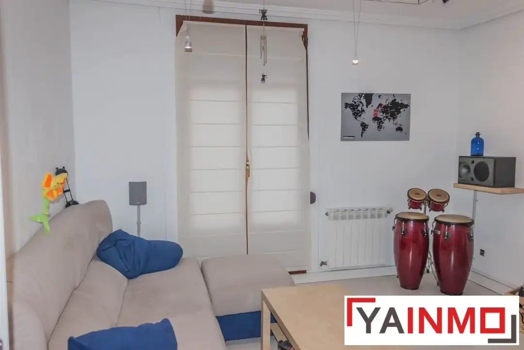 Sala de estar de Piso en venta en Vitoria - Gasteiz con Calefacción, Parquet y Balcón