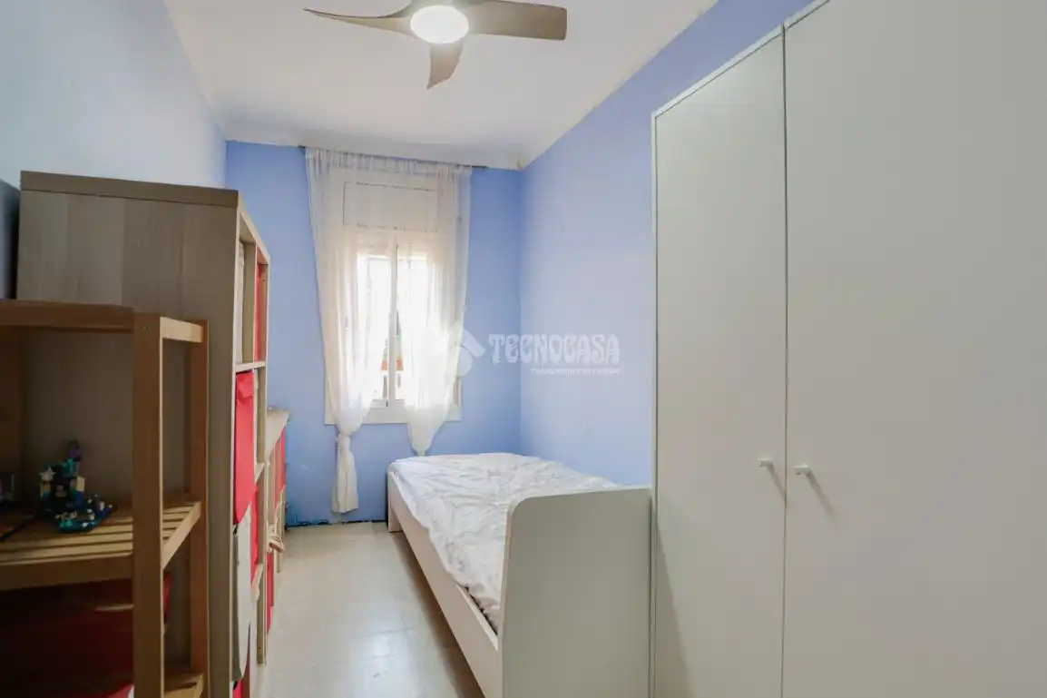 Bedroom of Flat for sale in Badalona