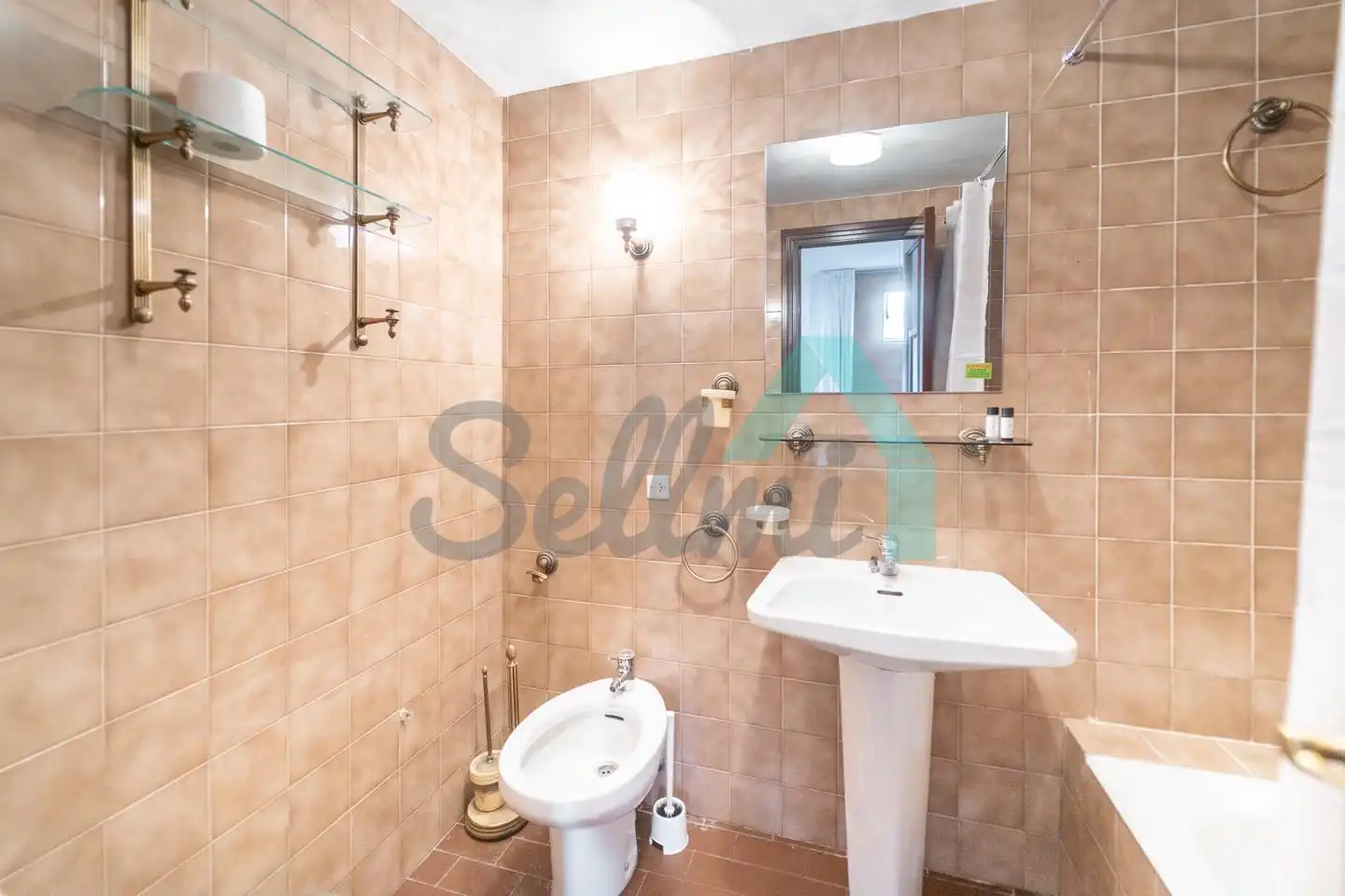 Bathroom of Flat for share in Oviedo   with Heating, Parquet flooring and Furnished