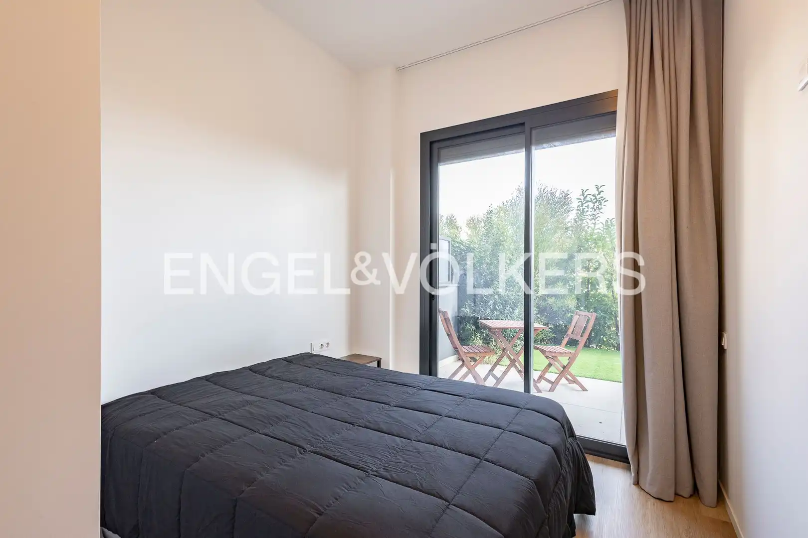 Habitación de Apartamento en venta en Esplugues de Llobregat con Calefacción, Terraza y Trastero