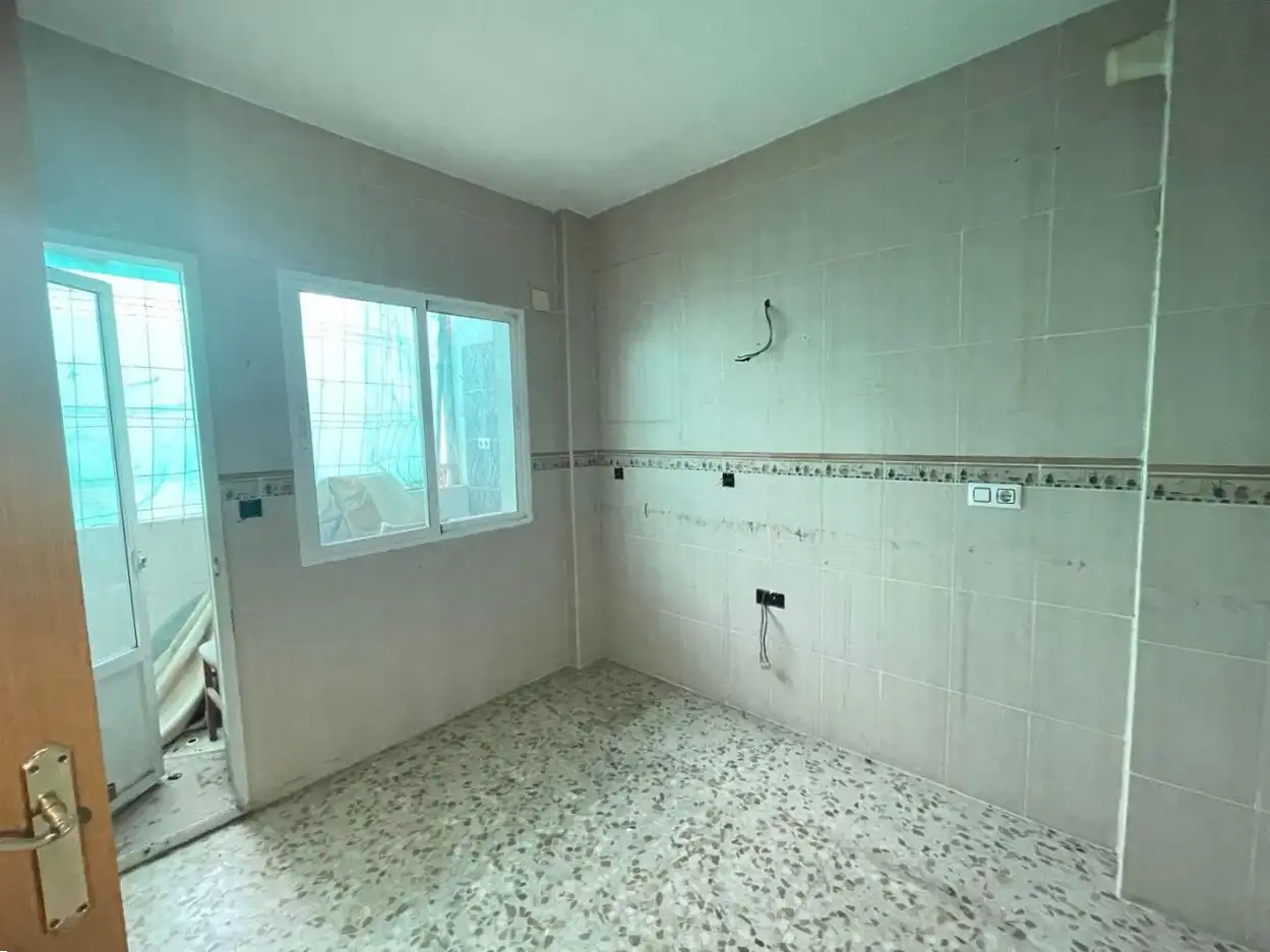Badezimmer von Wohnung zum Verkauf in Mengíbar mit Balkon