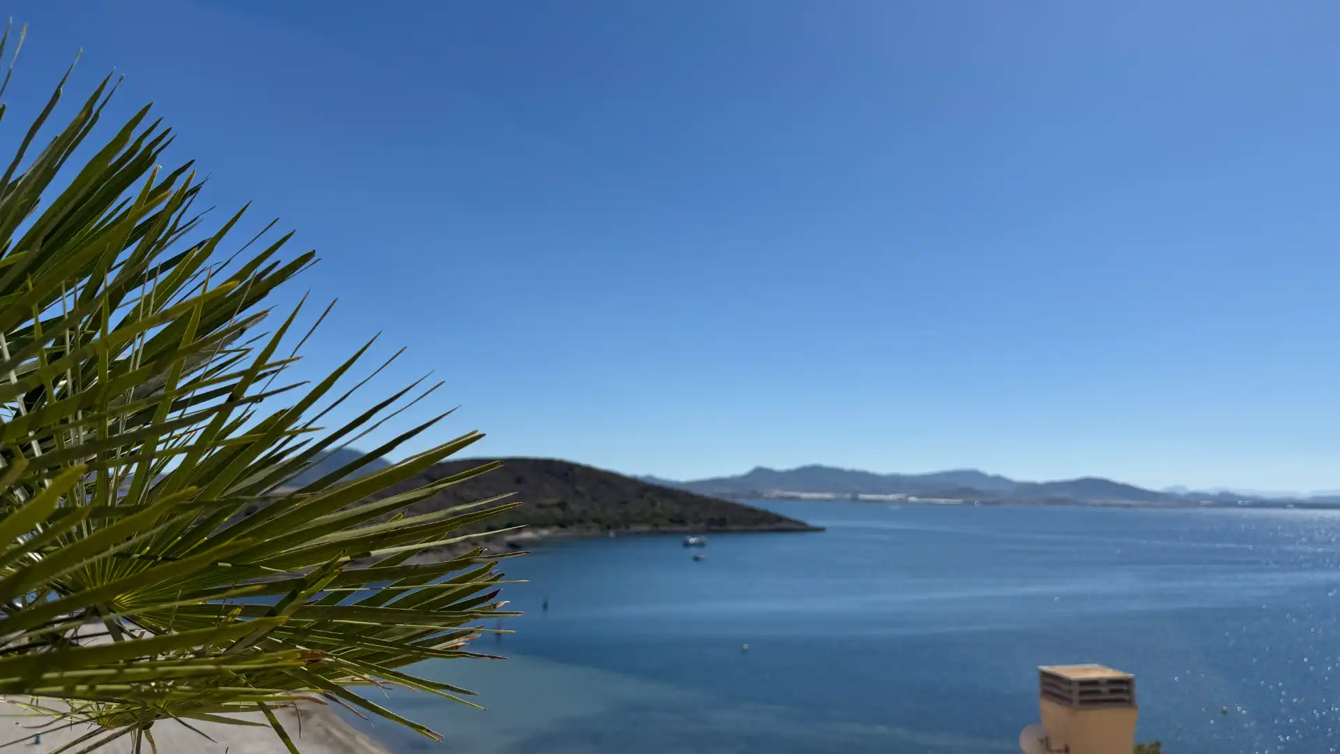Vista exterior de Àtic en venda en La Manga del Mar Menor amb Aire condicionat, Terrassa i Traster
