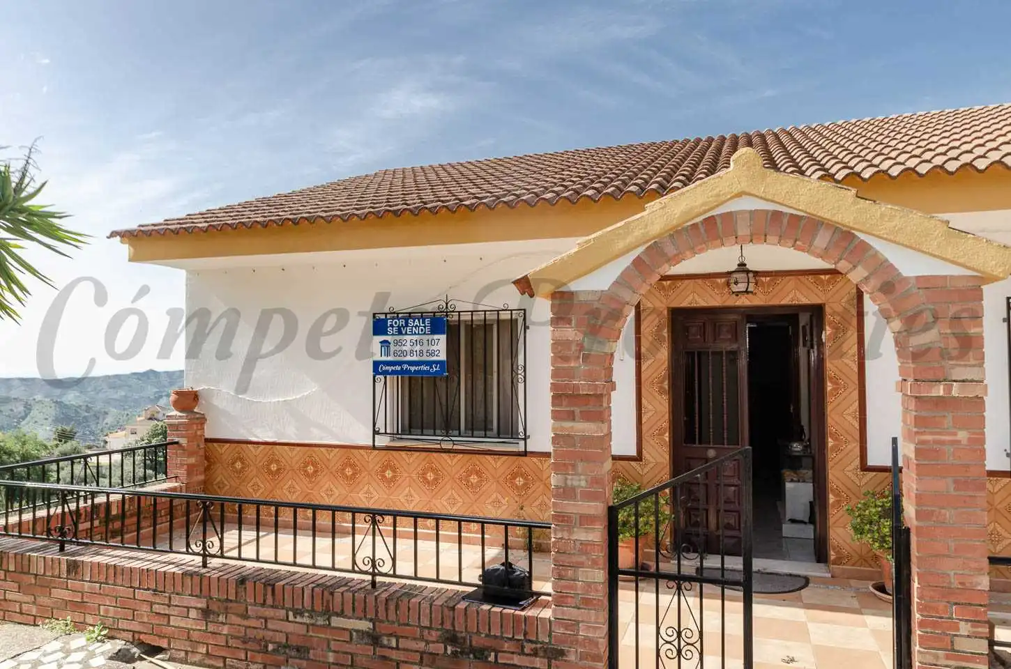 Casa rústica con terraza en venta en Comares, imagen 2