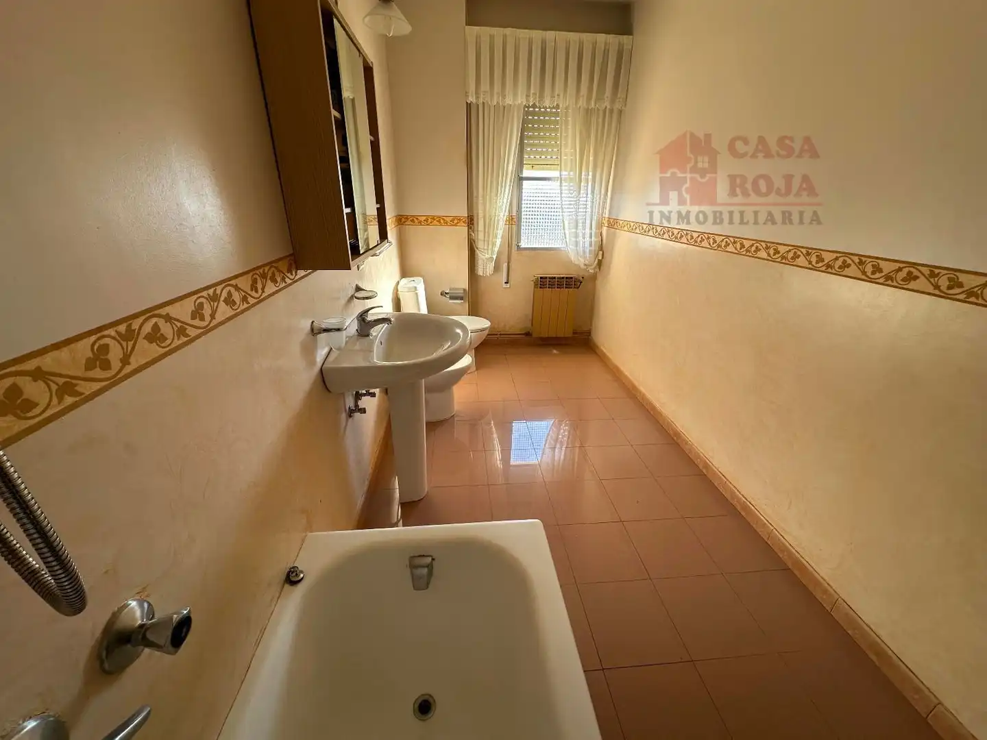 Bany de Casa o xalet en venda en Cangas  amb Calefacció, Terrassa i Traster