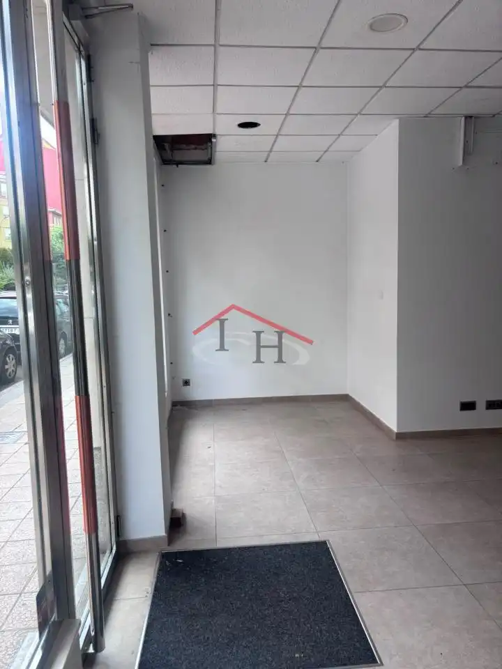 Local comercial en venda a Avenida Lancia, imagen 6