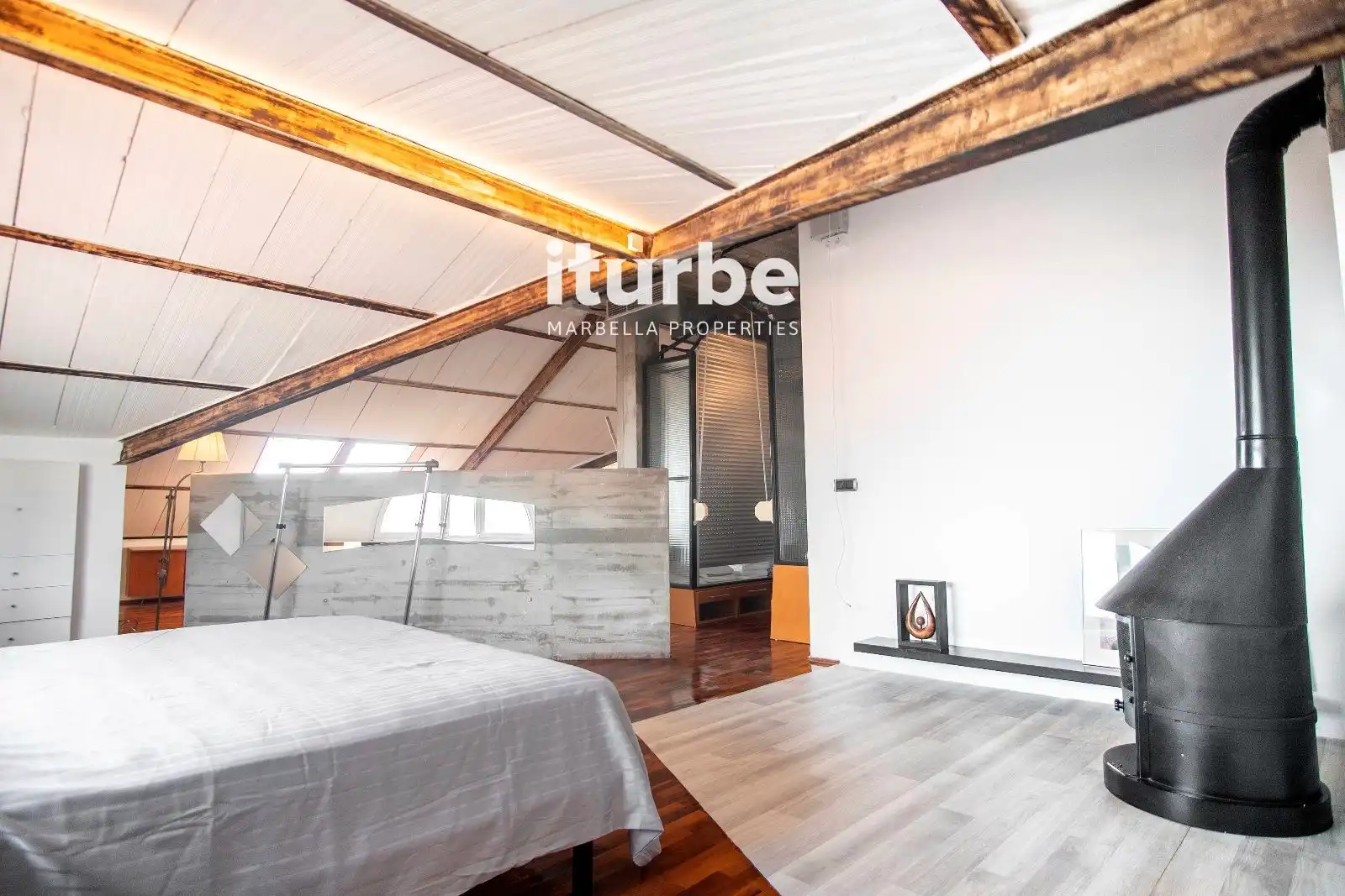 Schlafzimmer von Dachboden zur Miete in Fuengirola mit Klimaanlage, Terrasse und Möbliert