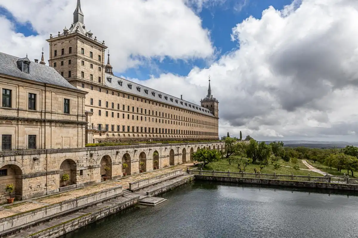 Exterior view of Houses for sale in San Lorenzo de El Escorial  with Air Conditioner, Heating and Private garden