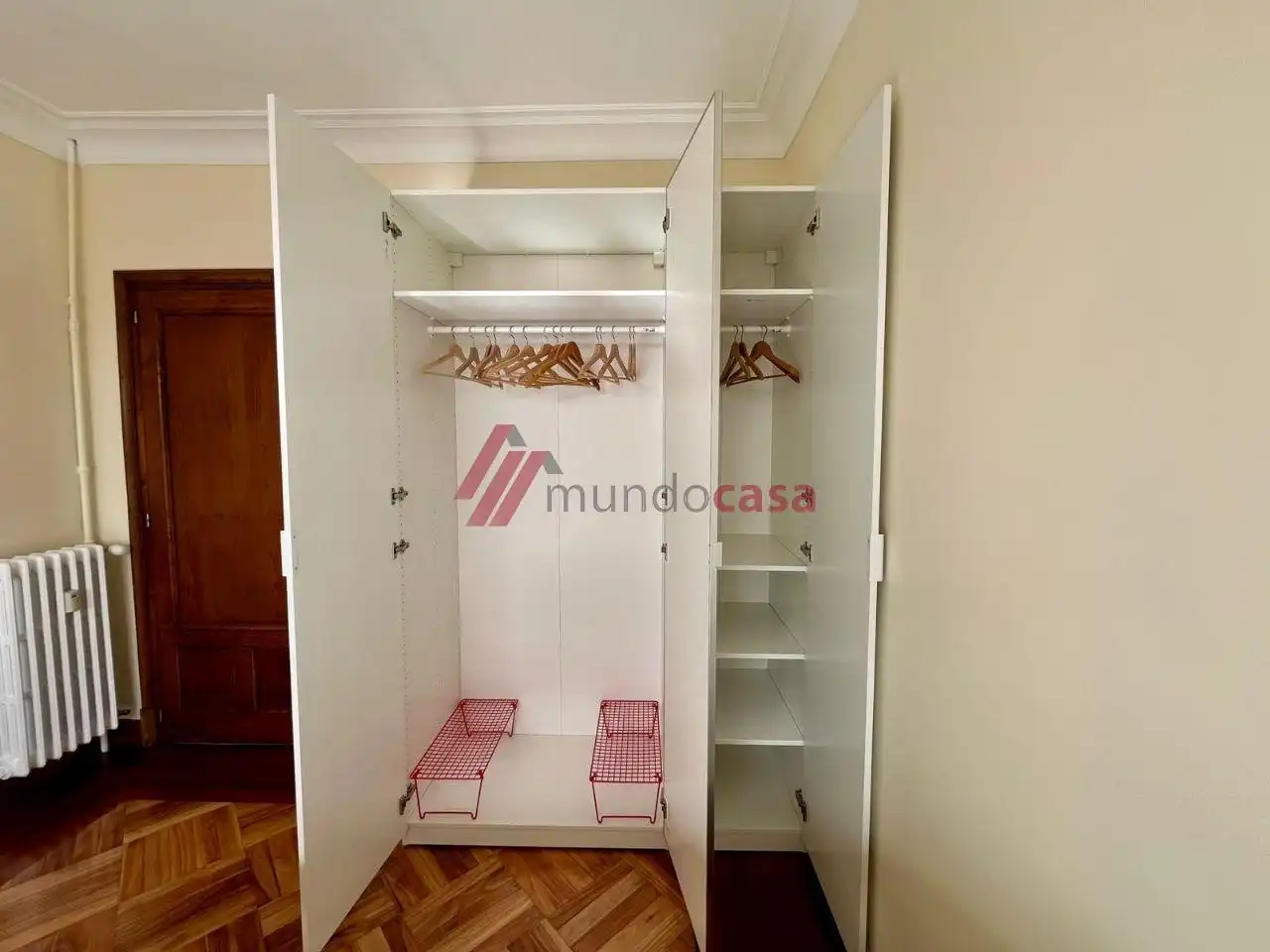 Bedroom of Flat for share in Ferrol  with Heating, Parquet flooring and Furnished