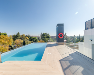 Swimming pool of Apartment to rent in  Madrid Capital  with Heating, Terrace and Storage room