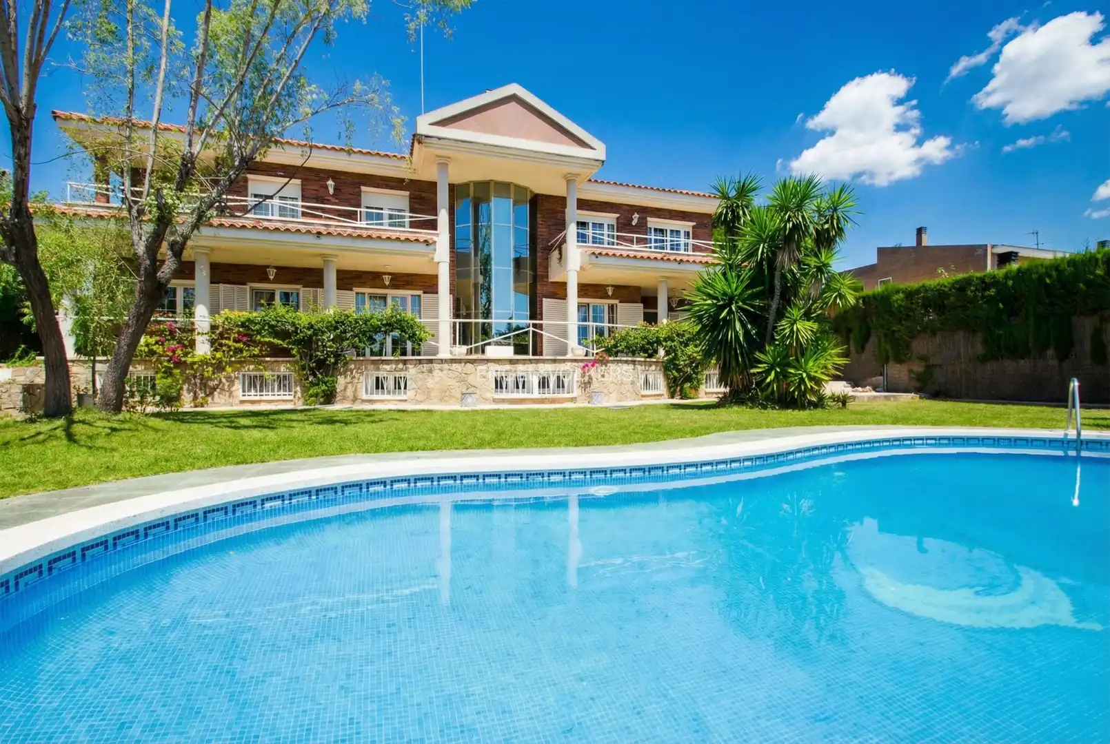 Casa amb piscina en venda a Carrer del Bergadà 3