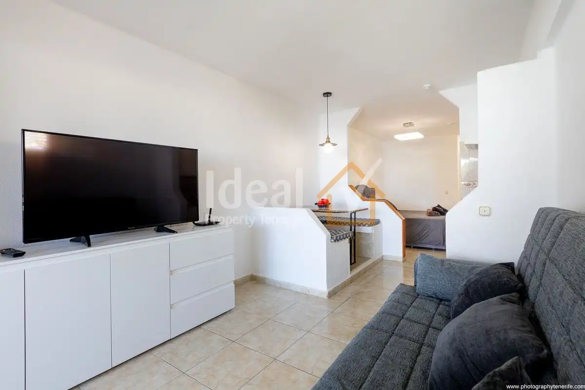 Sala de estar de Estudio en venta en Adeje con Aire acondicionado, Terraza y Amueblado