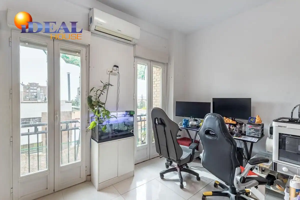 Flat for sale in Granada  with Air Conditioner and Terrace