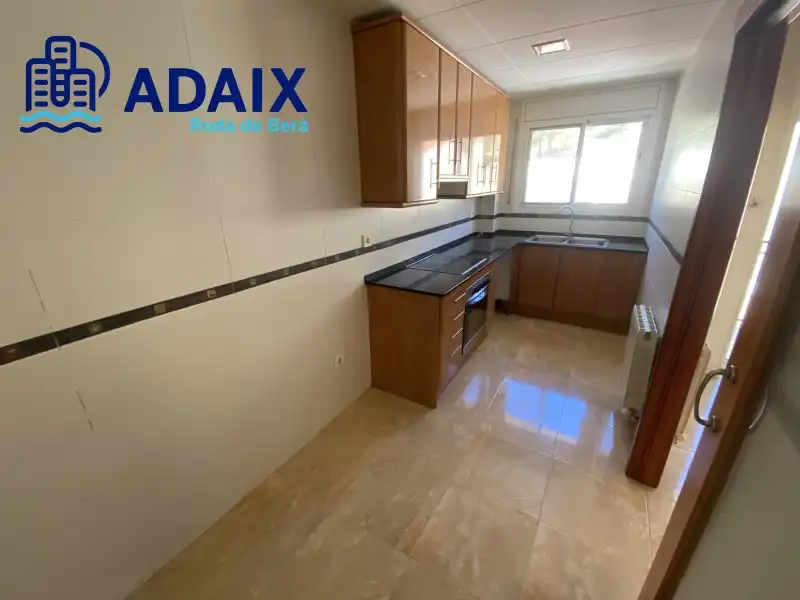 Cocina de Piso en venta en Roda de Berà con Calefacción, Terraza y Trastero