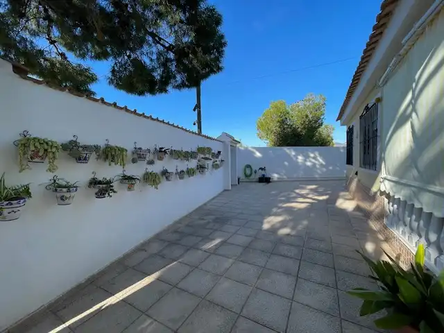 Jardí de Casa o xalet en venda en Alicante / Alacant amb Aire condicionat, Calefacció i Jardí privat