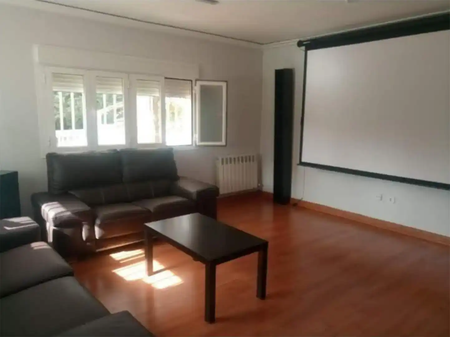 Sala d'estar de Casa o xalet en venda en Villaviciosa de Odón