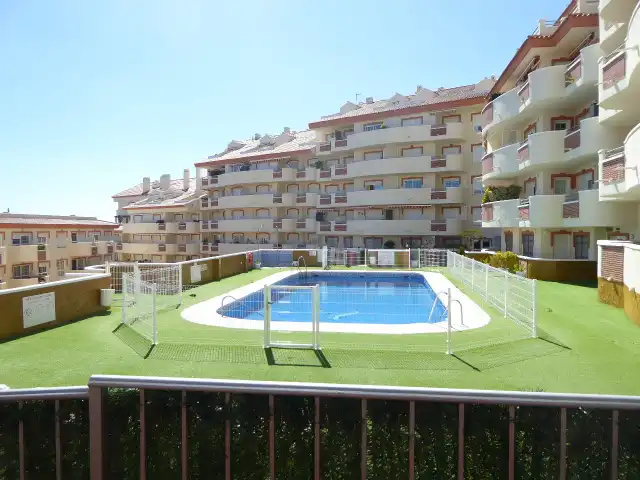 Piscina de Pis de lloguer en Benalmádena amb Aire condicionat, Terrassa i Moblat