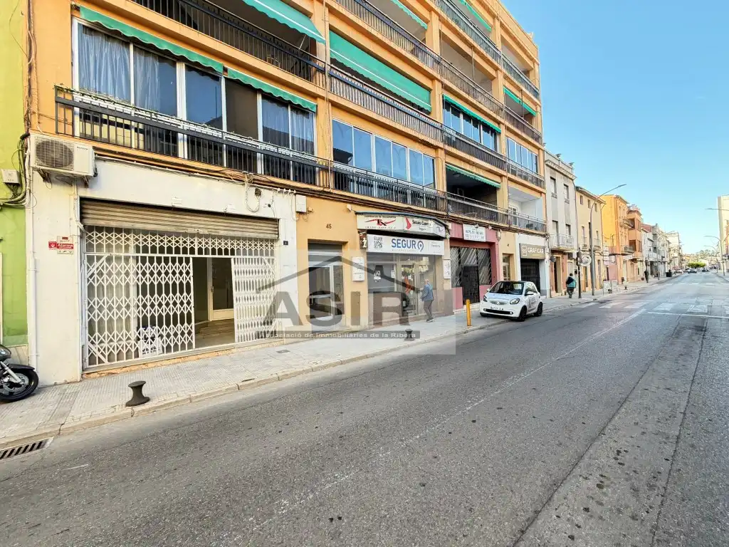 Vista exterior de Local en venta en Carcaixent