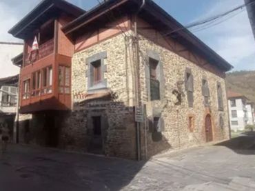 House with balcony for sale in Lanestosa