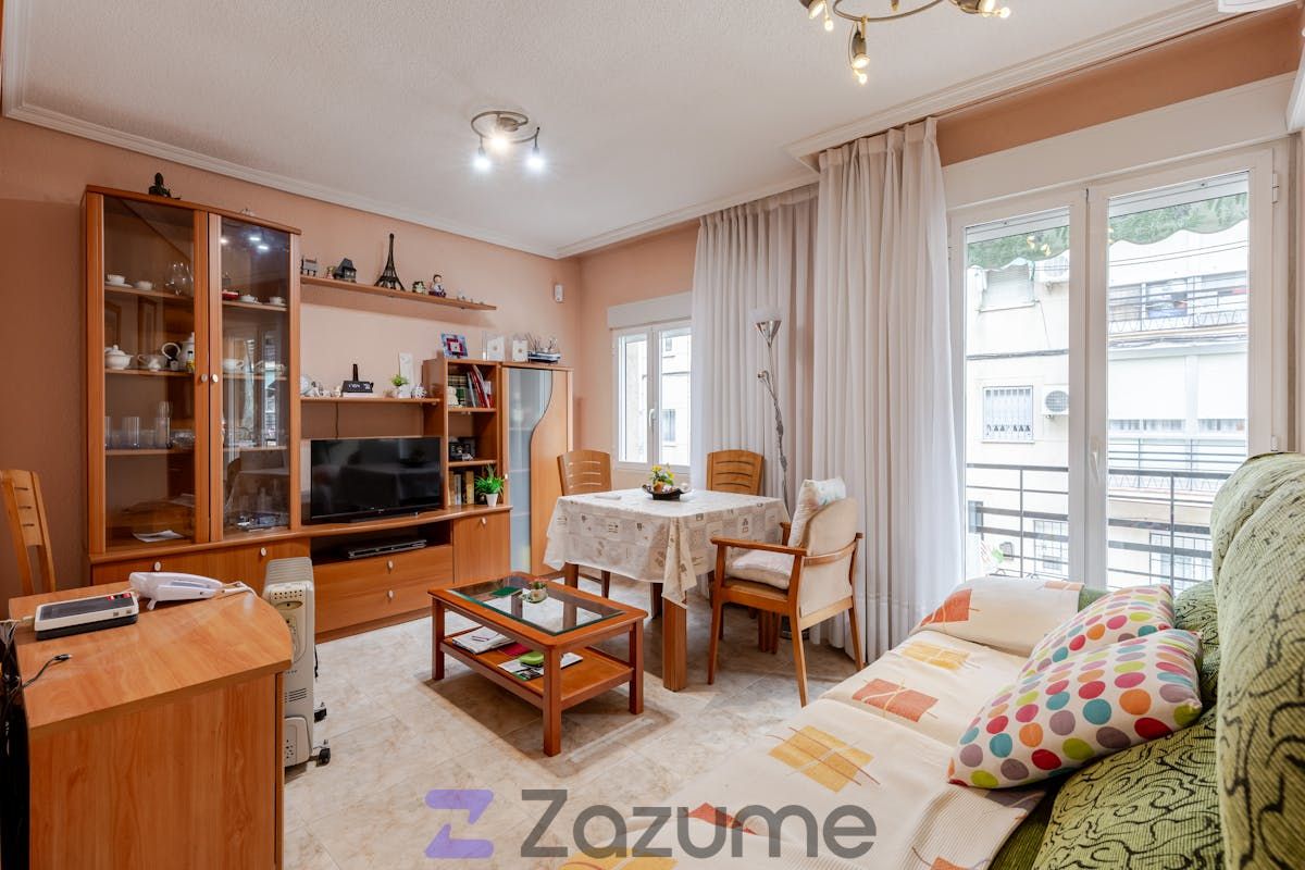 Sala d'estar de Pis de lloguer en  Madrid Capital amb Aire condicionat, Terrassa i Moblat