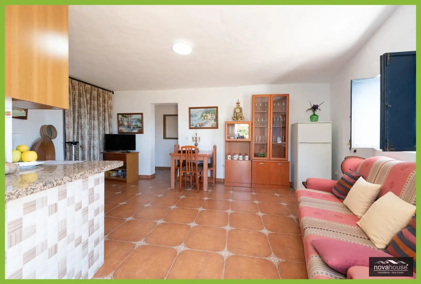Sala d'estar de Finca rústica en venda en Nerja amb Aire condicionat, Traster i Piscina