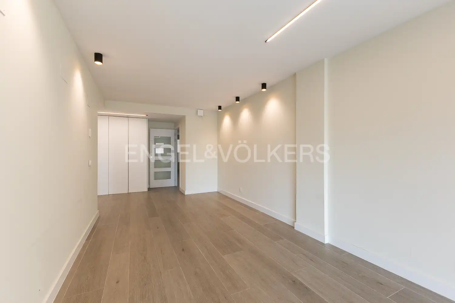 Wohnung zur Miete in Valencia mit Klimaanlage, Heizung und Terrasse