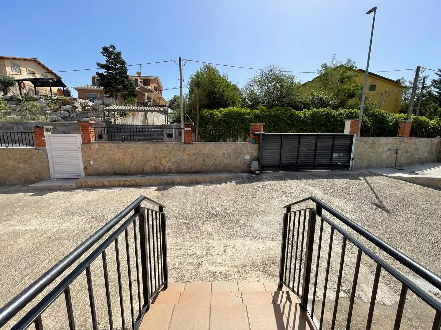 Vista exterior de Casa o xalet en venda en Cervelló amb Aire condicionat, Calefacció i Jardí privat
