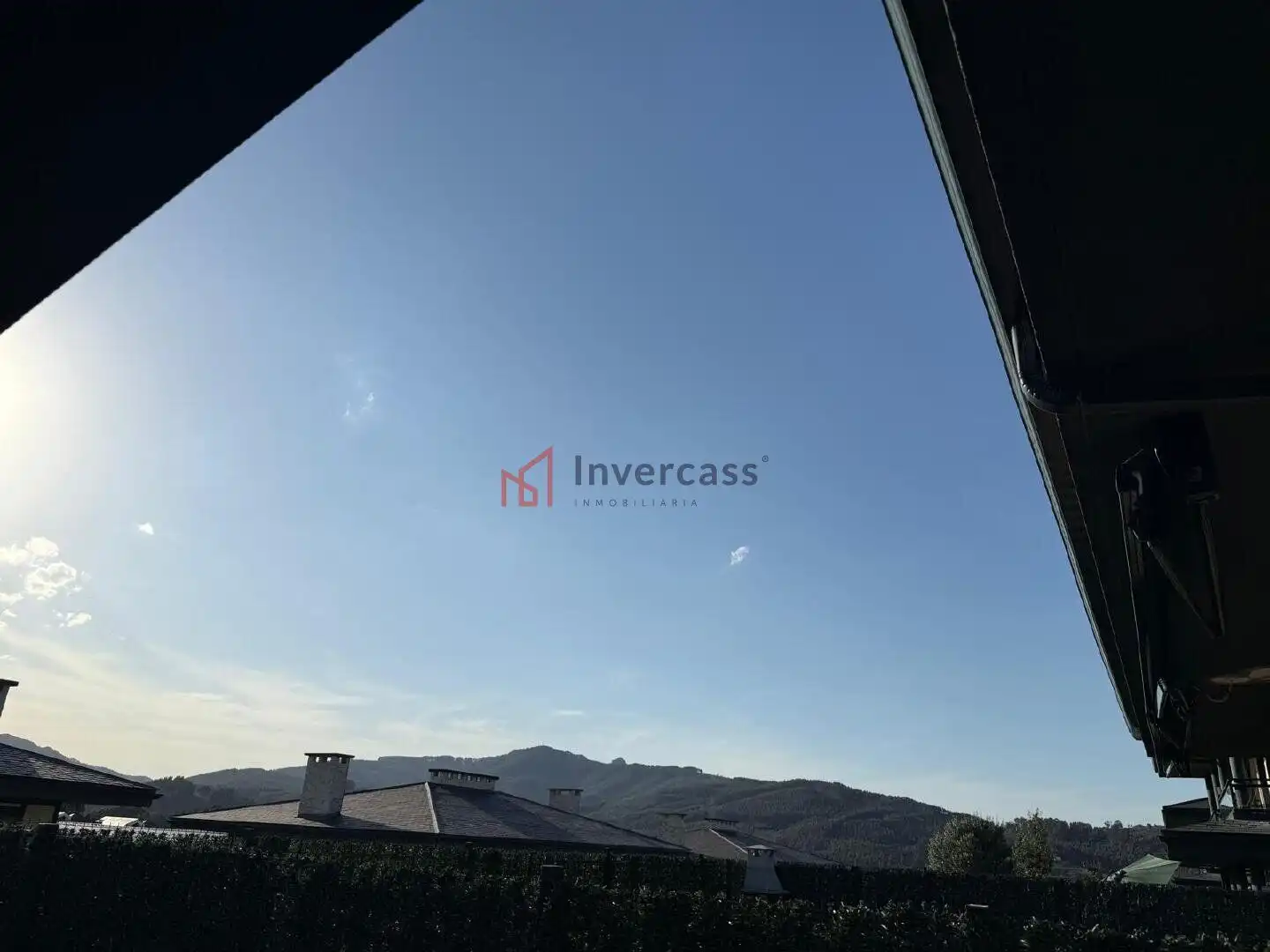 Vista exterior de Casa adosada en venta en Castro-Urdiales con Jardín privado, Trastero y Piscina comunitaria