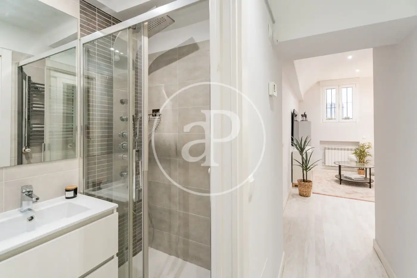 Bany de Pis en venda en Madrid amb Aire condicionat, Calefacció i Moblat