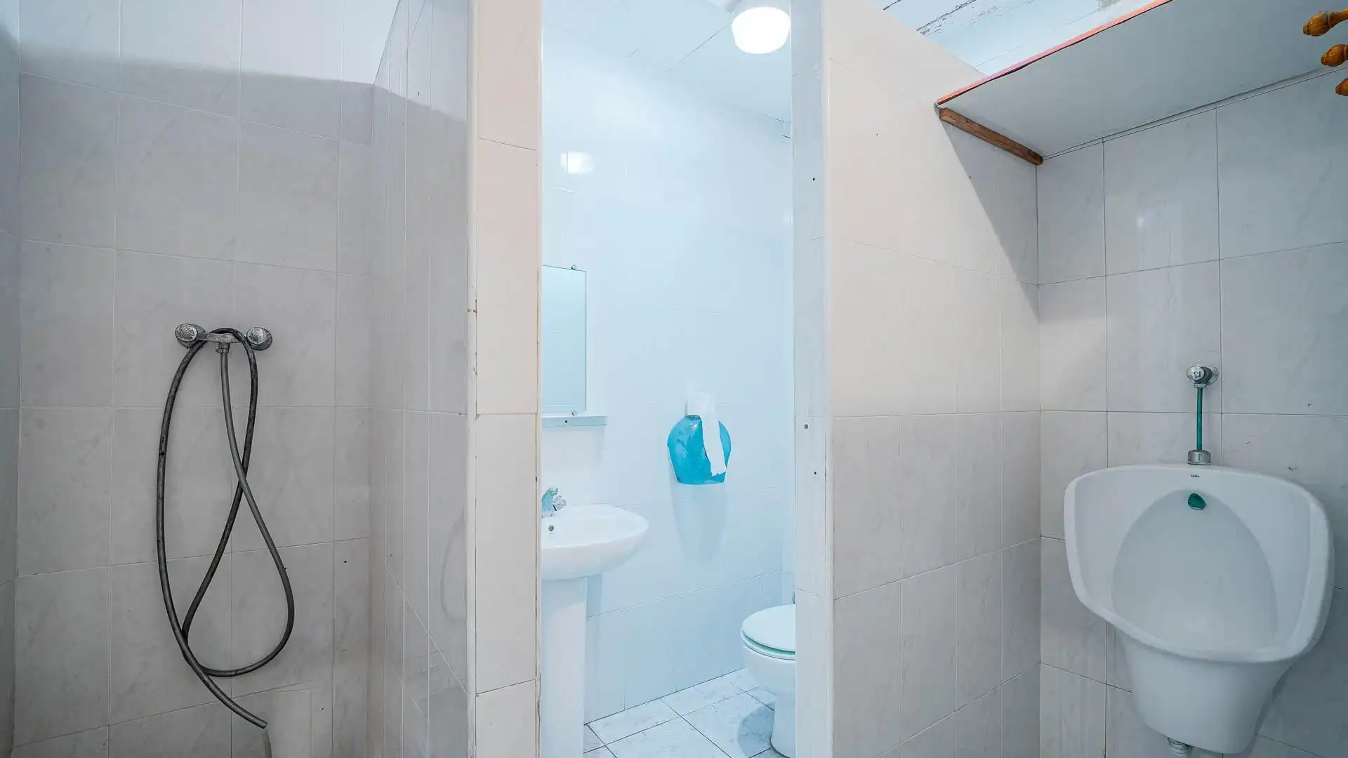 Baño de Casa adosada en venta en Torrevieja con Jardín privado, Terraza y Amueblado