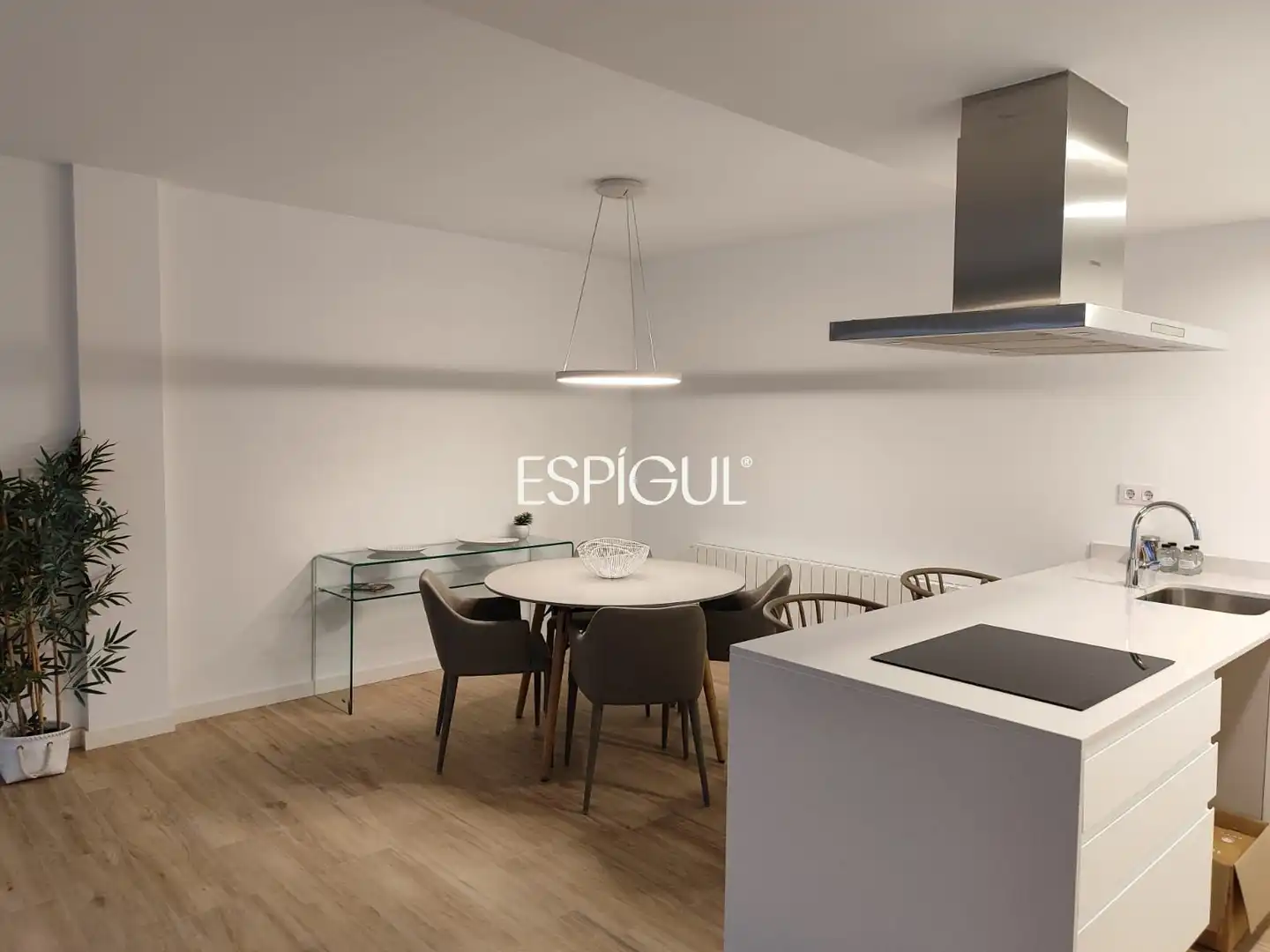 Küche von Wohnung zur Miete in Fornells de la Selva mit Terrasse, Ofen und Mikrowelle