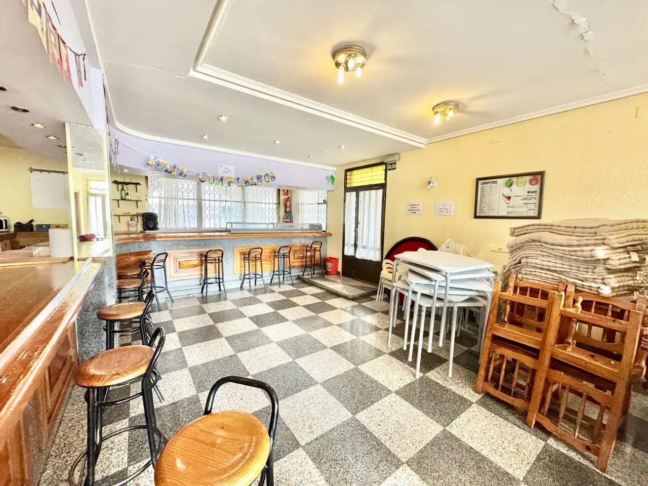 Local en venta en Maello con Aire acondicionado