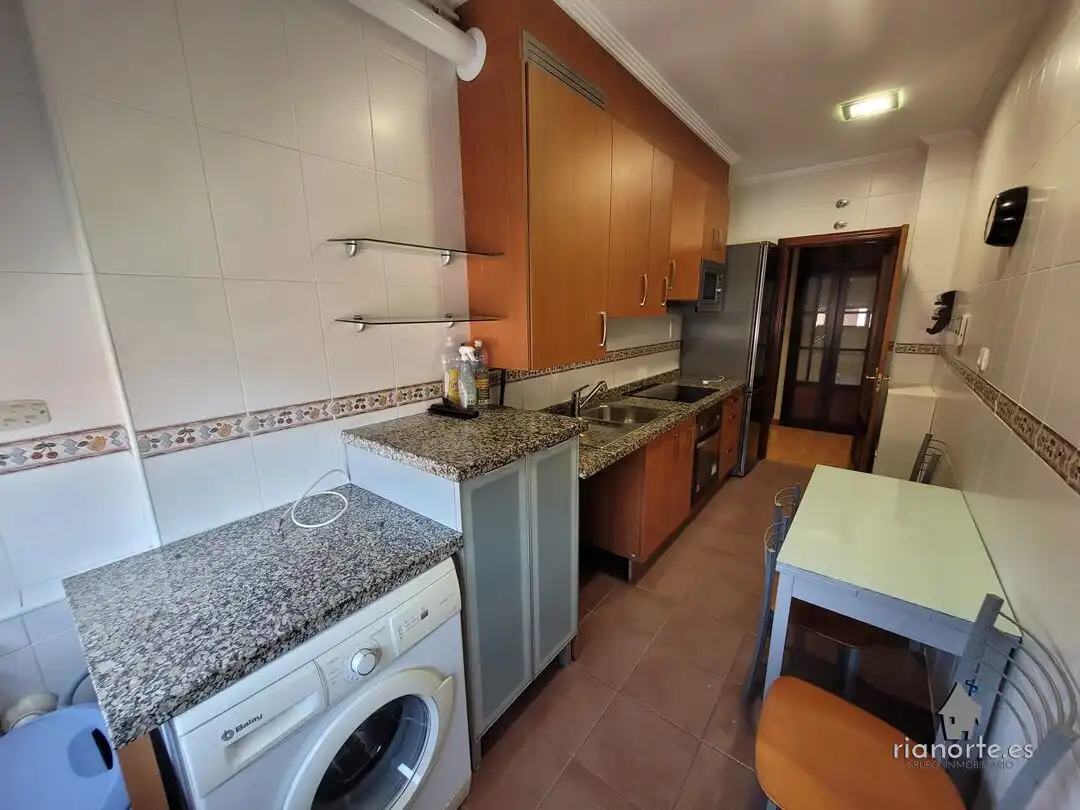 Wohnung zur Miete in Calle Belarmino Tomás, La Felguera